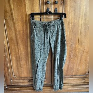 Bella‎ Dahl camo pants